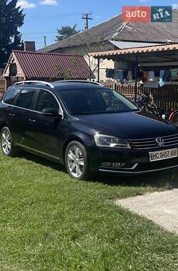 Універсал Volkswagen Passat 2011 в Радехові