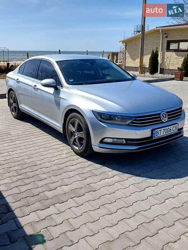 Седан Volkswagen Passat 2016 в Южном