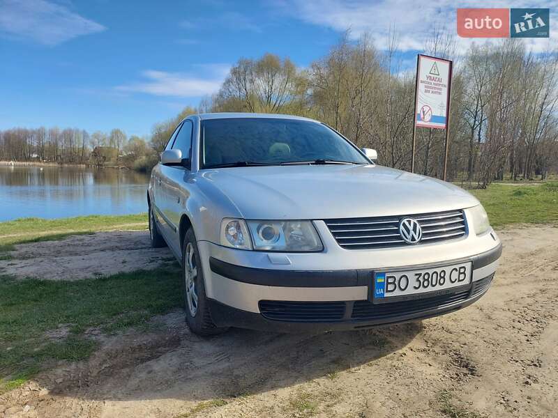Седан Volkswagen Passat 1999 в Киеве