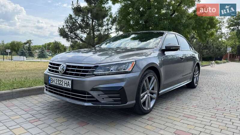Седан Volkswagen Passat 2017 в Одессе