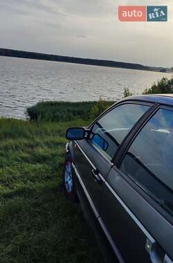 Седан Volkswagen Passat 1992 в Демидовке
