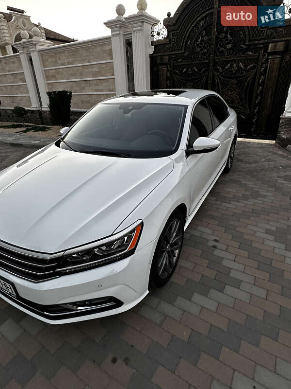 Седан Volkswagen Passat 2018 в Киеве
