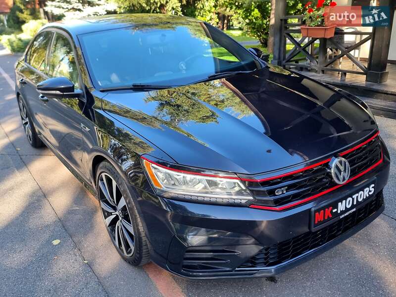 Седан Volkswagen Passat 2018 в Киеве