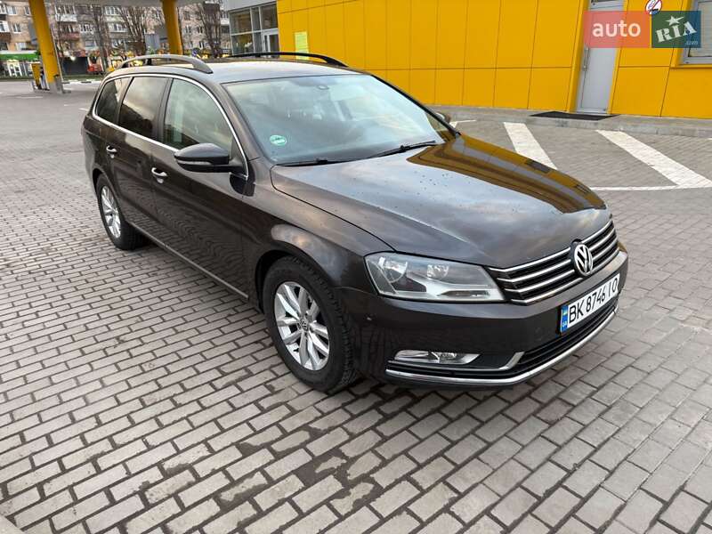 Універсал Volkswagen Passat 2011 в Рівному