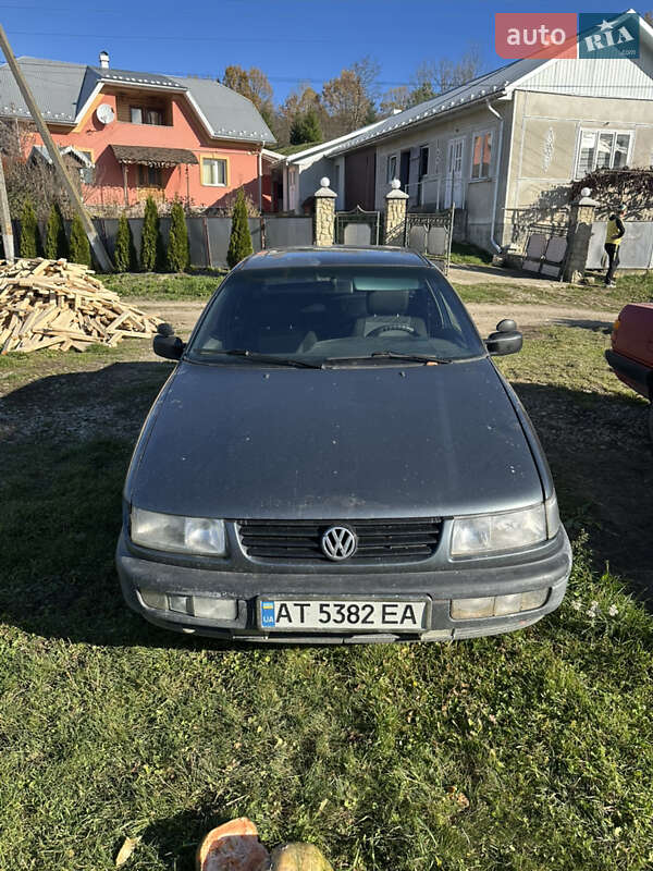 Седан Volkswagen Passat 1995 в Рожнові