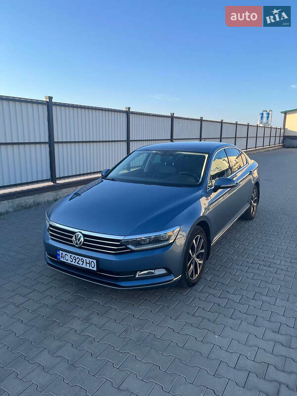 Седан Volkswagen Passat 2016 в Луцке
