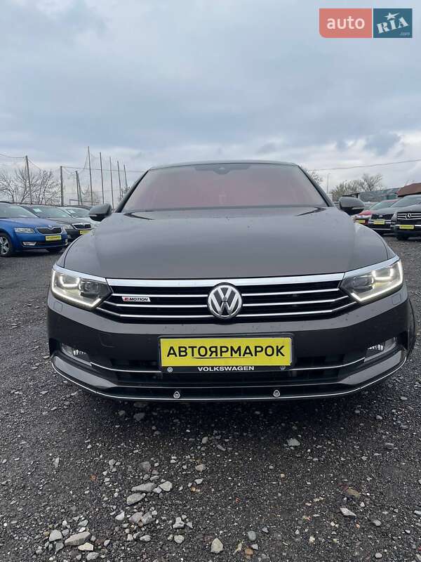 Седан Volkswagen Passat 2015 в Ужгороде