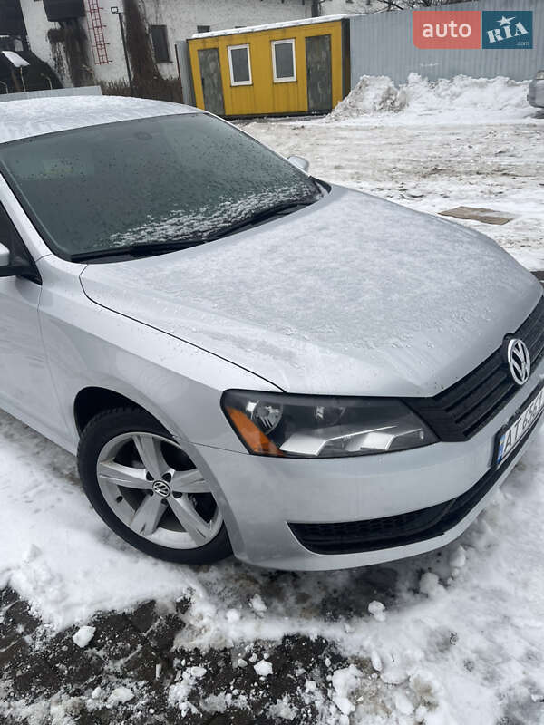 Седан Volkswagen Passat 2012 в Ивано-Франковске