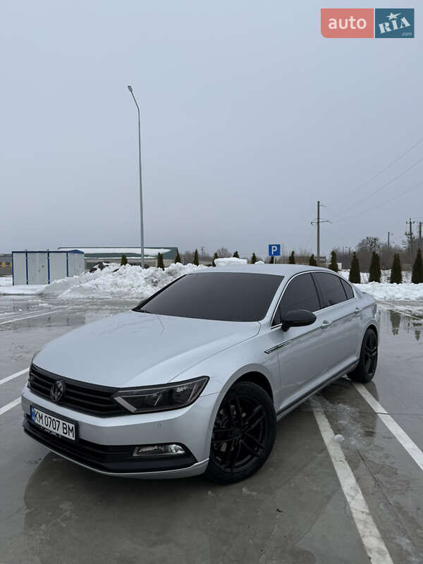 Седан Volkswagen Passat 2015 в Звягеле