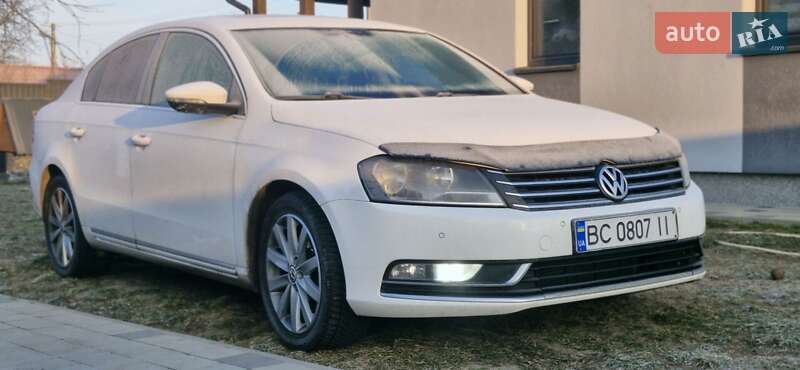 Седан Volkswagen Passat 2012 в Львове