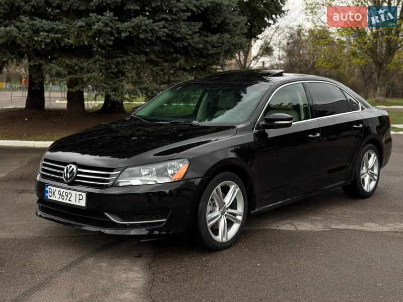 Седан Volkswagen Passat 2014 в Ровно