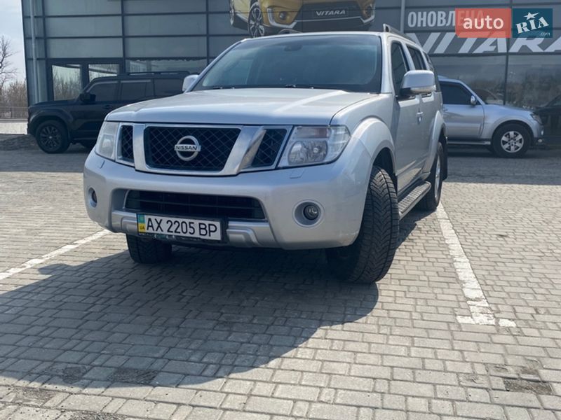 Внедорожник / Кроссовер Nissan Pathfinder 2012 в Харькове