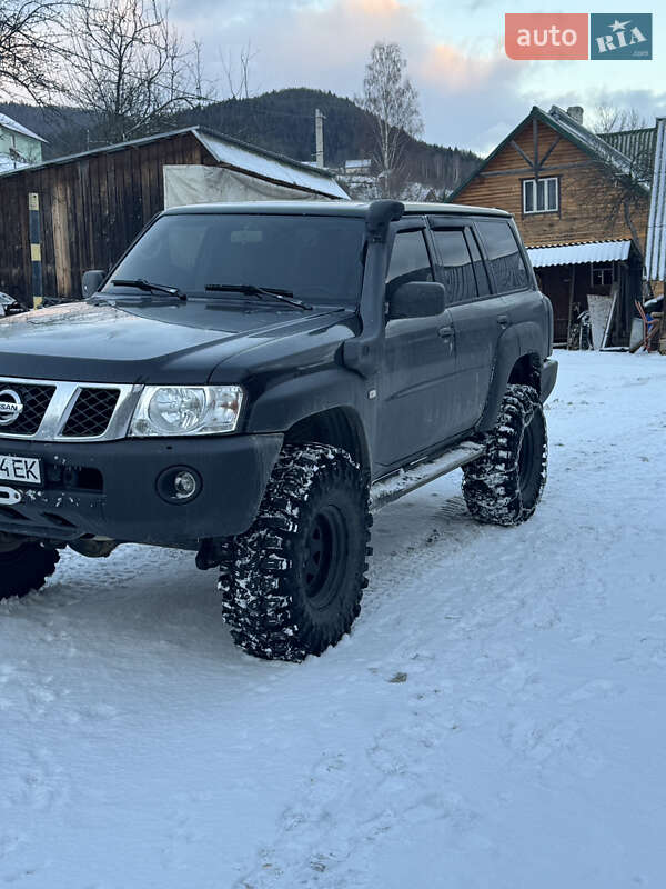 Внедорожник / Кроссовер Nissan Patrol 2005 в Микуличине