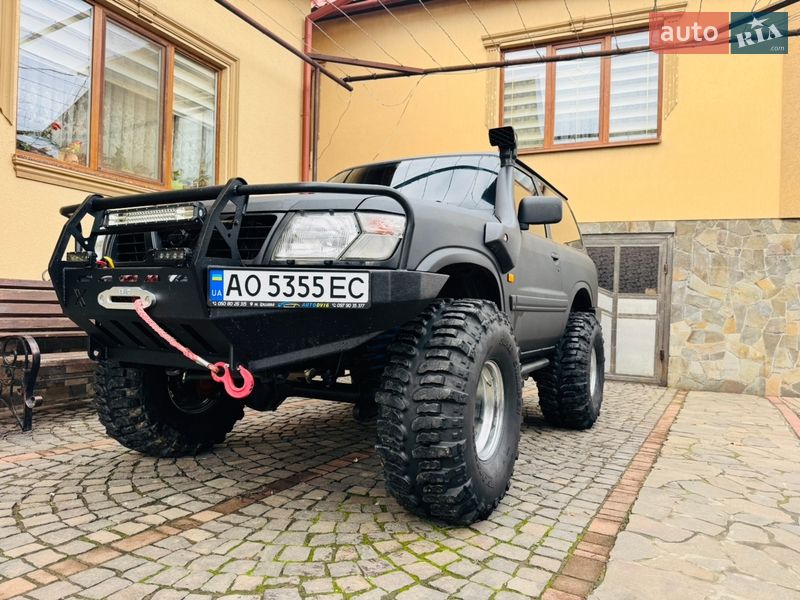 Внедорожник / Кроссовер Nissan Patrol 1997 в Иршаве