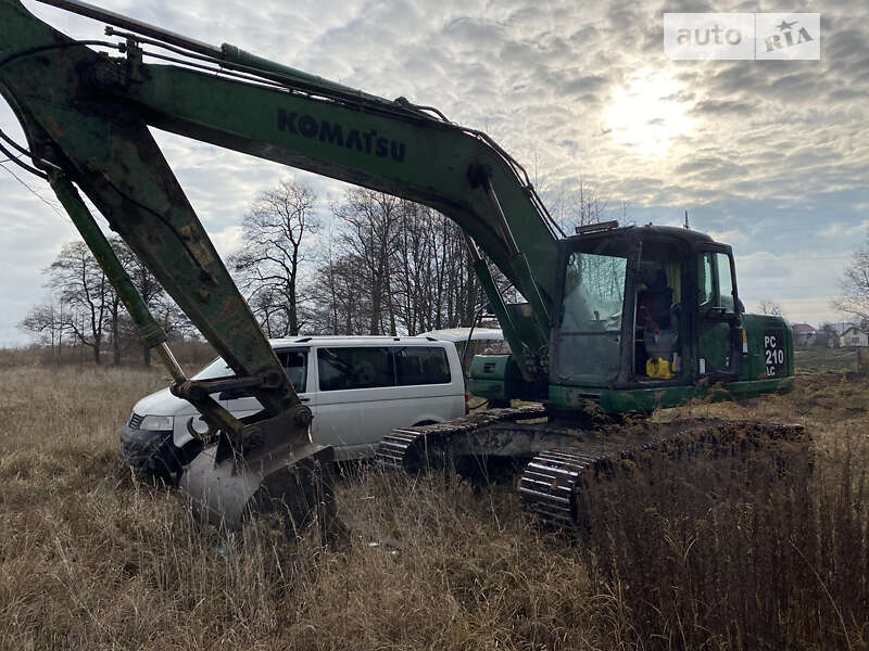 Гусеничный экскаватор Komatsu PC 210 2003 в Киеве