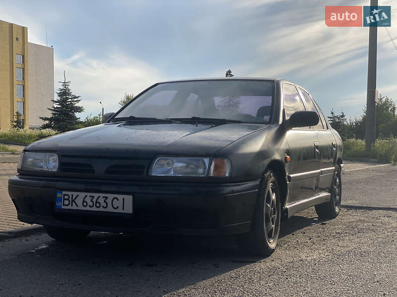 Седан Nissan Primera 1993 в Рівному