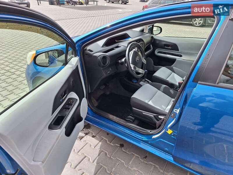 Хэтчбек Toyota Prius C 2014 в Черновцах