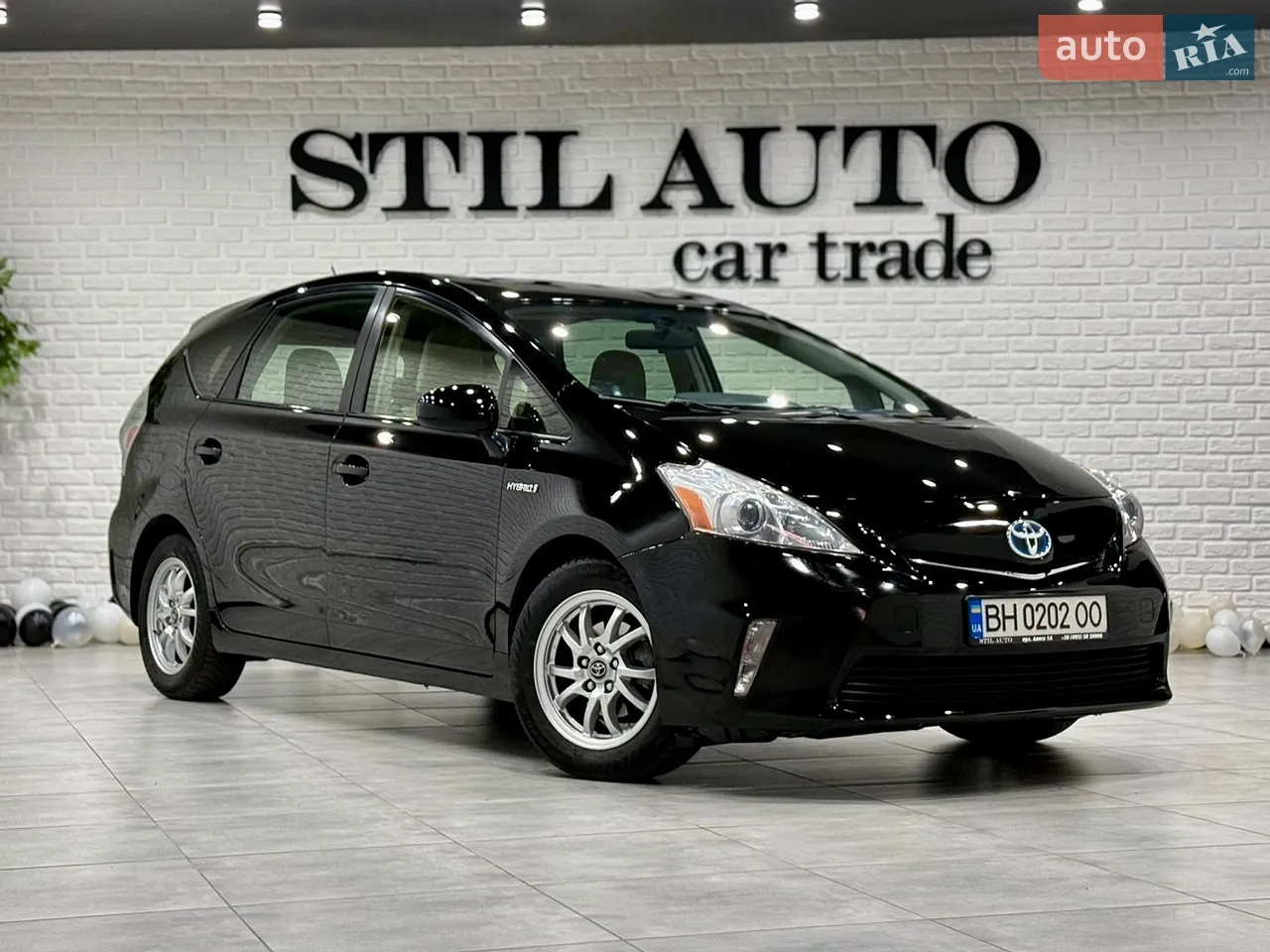Toyota Prius V 2013 photo 2