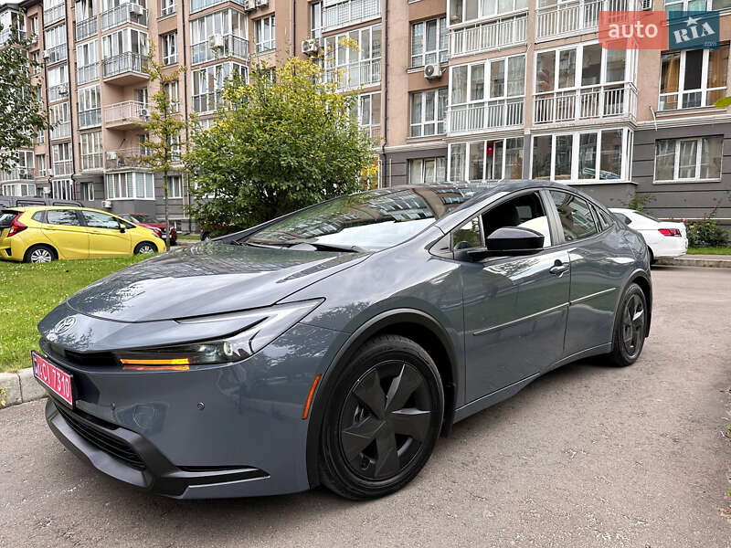 Хэтчбек Toyota Prius 2024 в Киеве