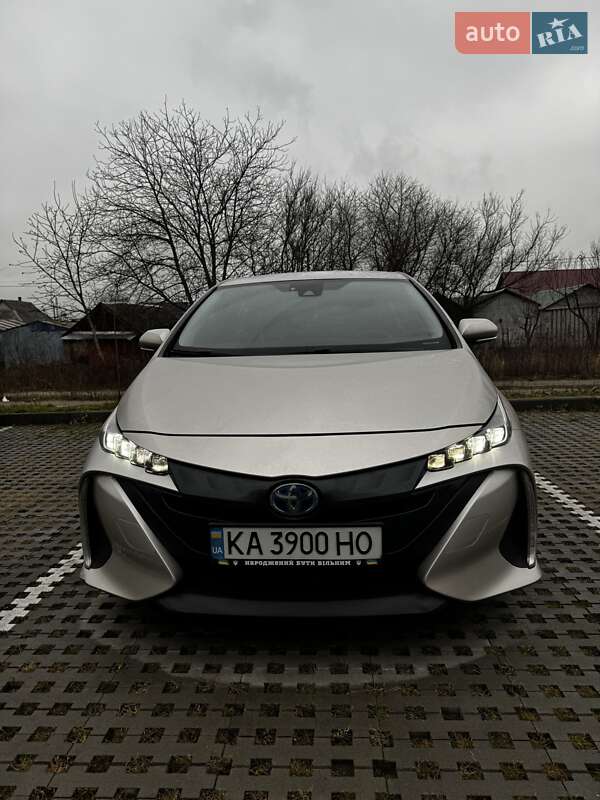 Хэтчбек Toyota Prius 2017 в Киеве