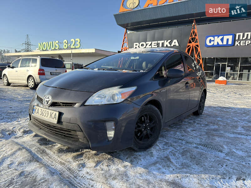 Хэтчбек Toyota Prius 2015 в Киеве