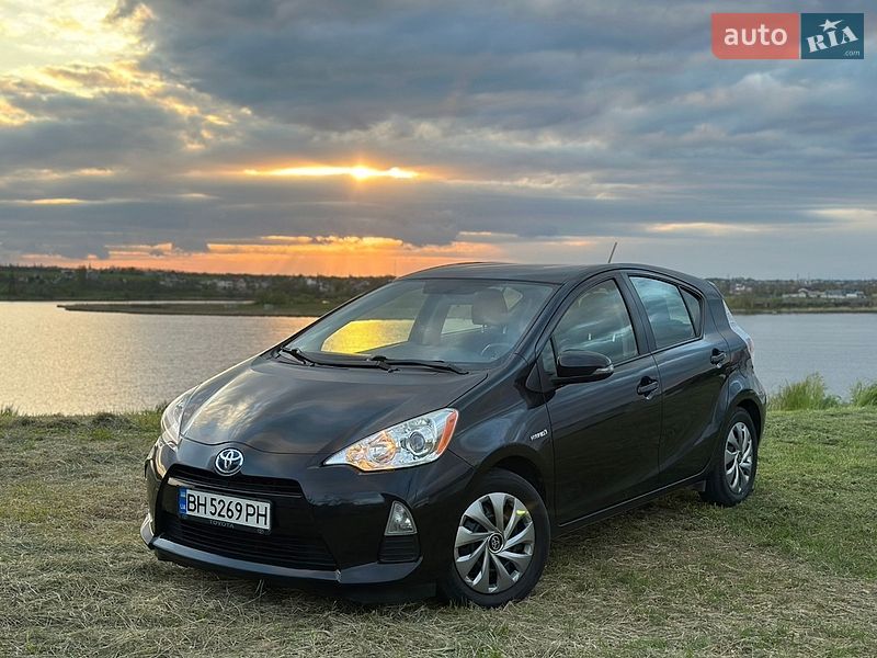 Хэтчбек Toyota Prius 2014 в Одессе