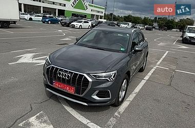 Внедорожник / Кроссовер Audi Q3 2019 в Киеве