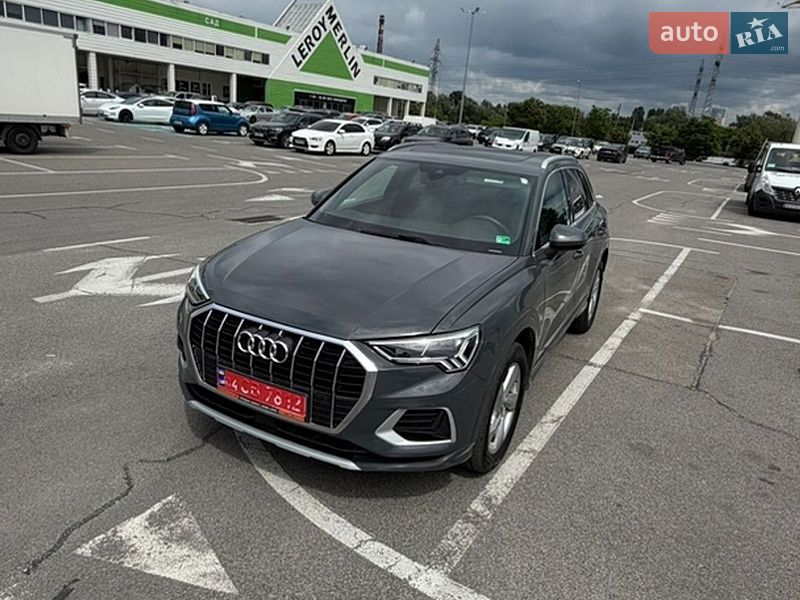 Внедорожник / Кроссовер Audi Q3 2019 в Киеве