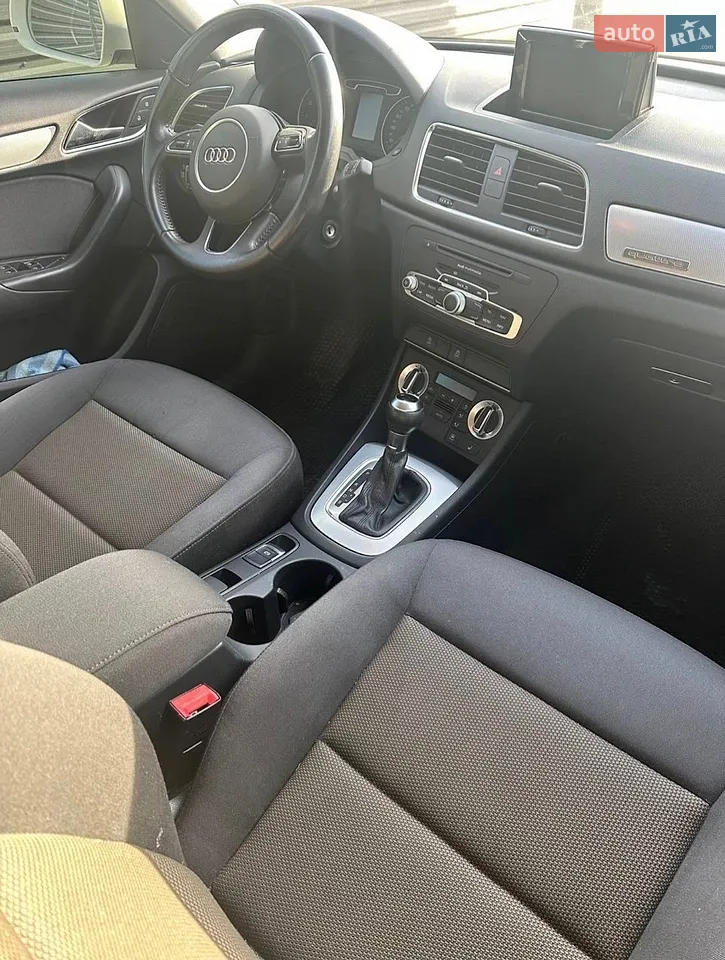 Audi Q3 2012 photo 2