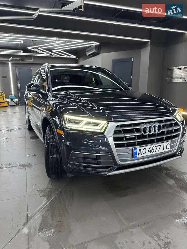 Внедорожник / Кроссовер Audi Q5 2018 в Ужгороде