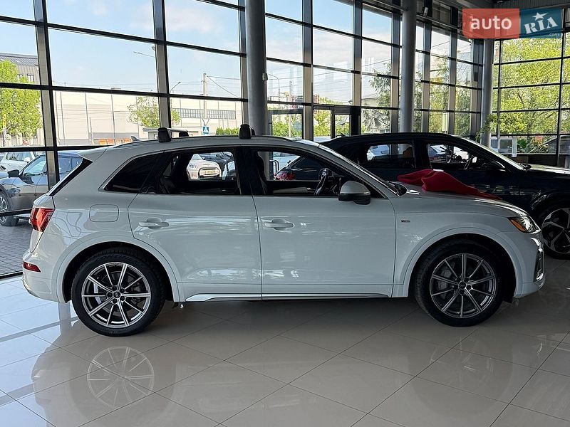 Внедорожник / Кроссовер Audi Q5 2020 в Ивано-Франковске
