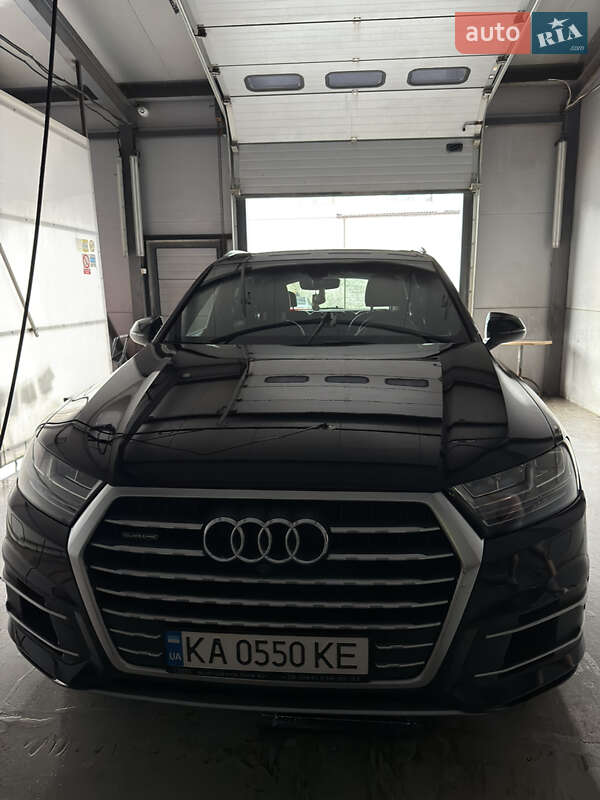 Внедорожник / Кроссовер Audi Q7 2016 в Киеве