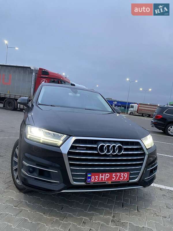 Внедорожник / Кроссовер Audi Q7 2017 в Стрые