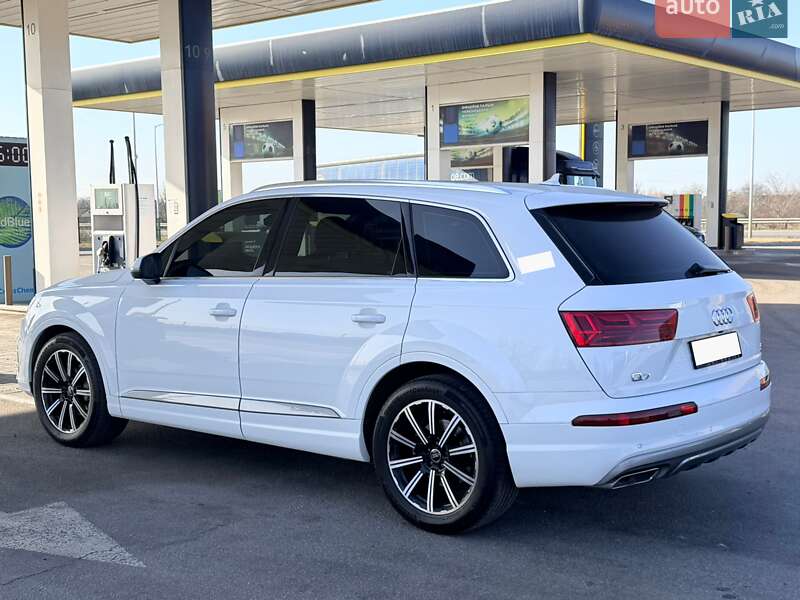 Позашляховик / Кросовер Audi Q7 2017 в Дніпрі