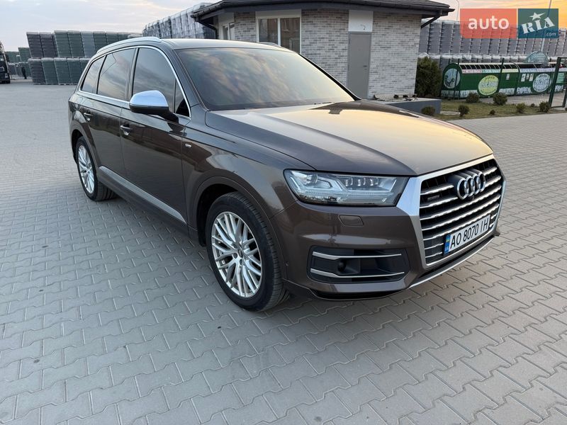 Внедорожник / Кроссовер Audi Q7 2017 в Рокитном