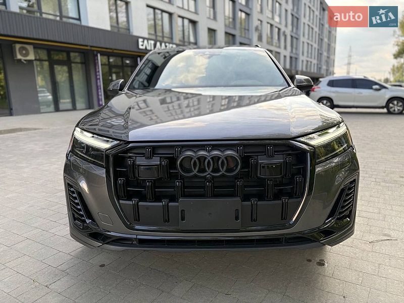 Внедорожник / Кроссовер Audi Q7 2024 в Новояворовске