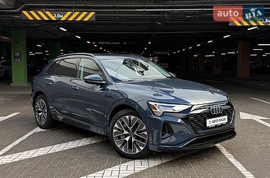Позашляховик / Кросовер Audi Q8 e-tron 2023 в Києві