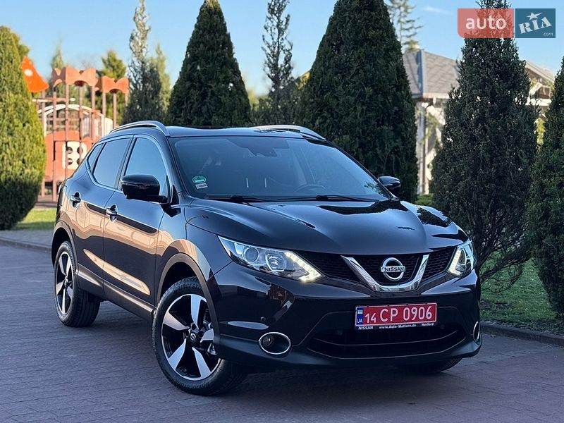 Позашляховик / Кросовер Nissan Qashqai 2015 в Стрию