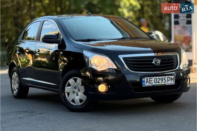 Седан Ravon R4 2017 в Градижске