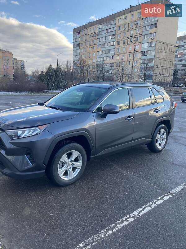 Позашляховик / Кросовер Toyota RAV4 2020 в Кривому Розі