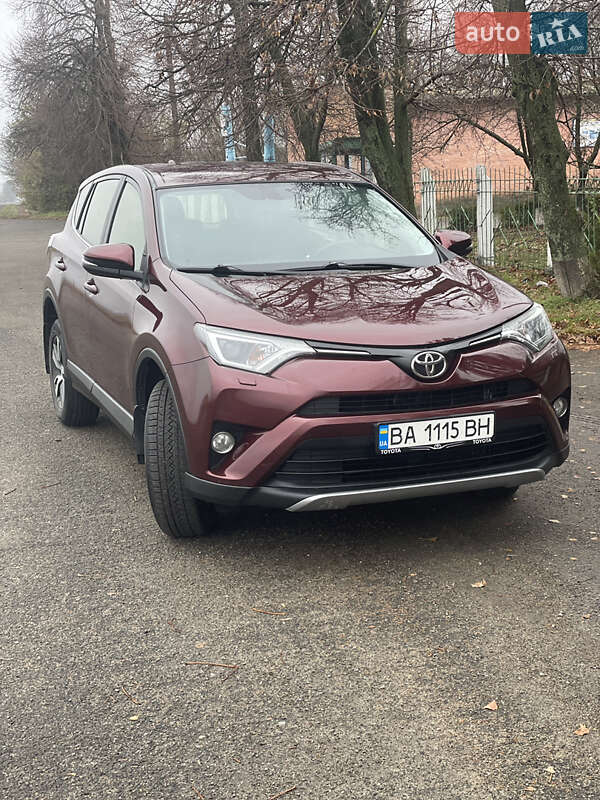 Внедорожник / Кроссовер Toyota RAV4 2017 в Гайвороне