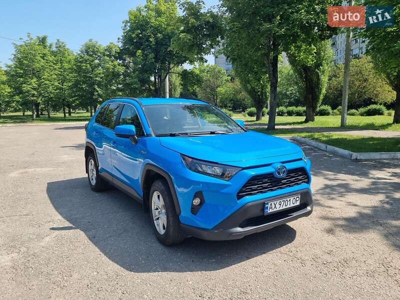 Позашляховик / Кросовер Toyota RAV4 2020 в Харкові