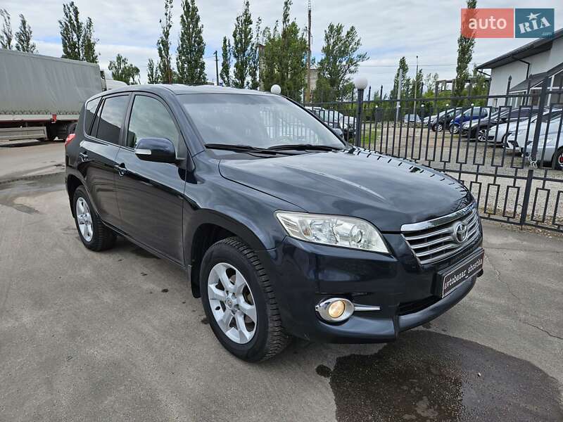 Внедорожник / Кроссовер Toyota RAV4 2011 в Шостке