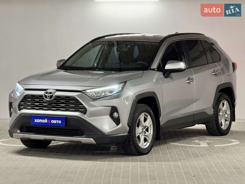 Внедорожник / Кроссовер Toyota RAV4 2019 в Киеве