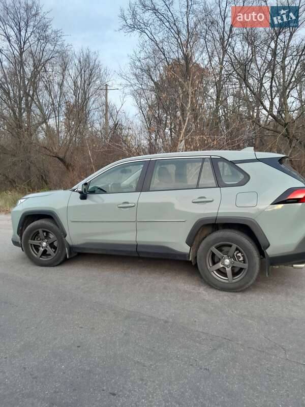 Позашляховик / Кросовер Toyota RAV4 2020 в Києві