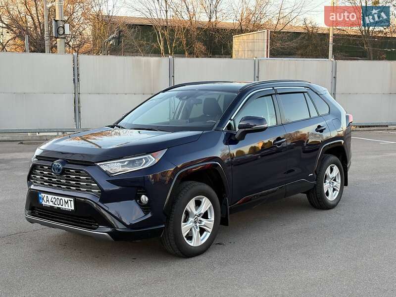 Позашляховик / Кросовер Toyota RAV4 2020 в Києві