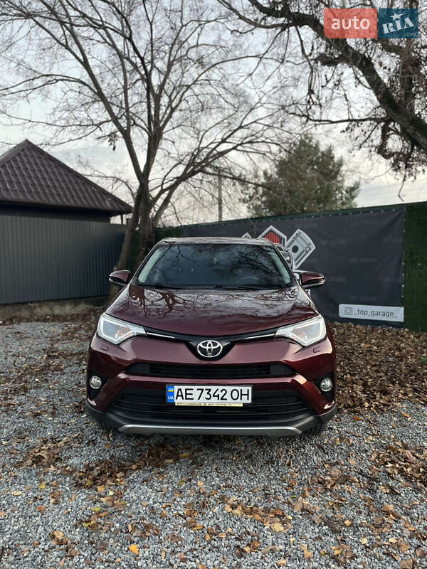 Внедорожник / Кроссовер Toyota RAV4 2017 в Новомосковске