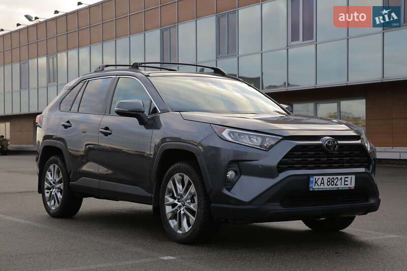 Позашляховик / Кросовер Toyota RAV4 2020 в Києві