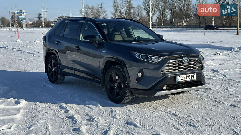 Позашляховик / Кросовер Toyota RAV4 2020 в Дніпрі