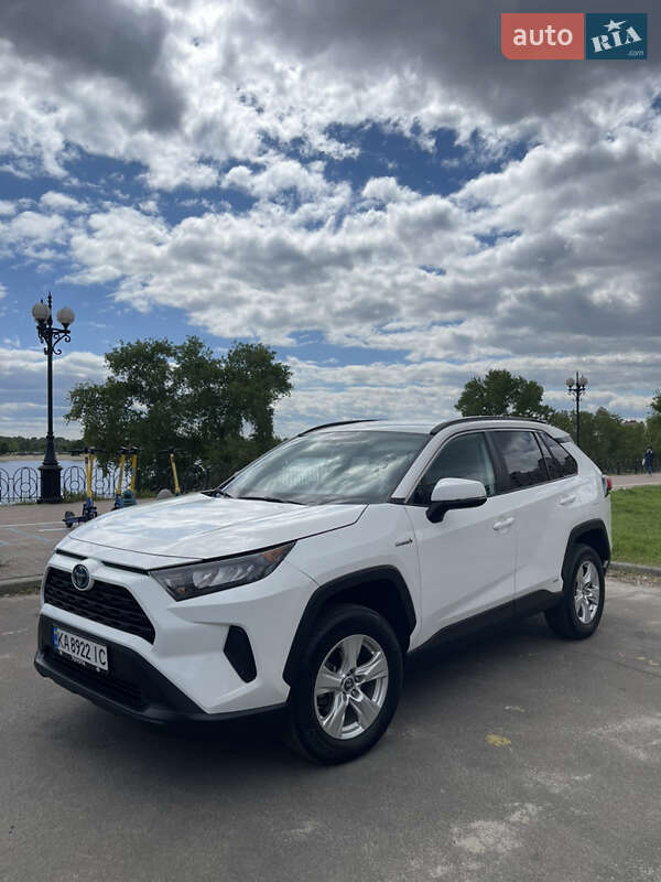 Позашляховик / Кросовер Toyota RAV4 2020 в Бучі